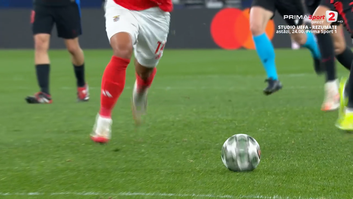 Cartonașul roșu obținut de Cubarsi, în meciul Benfica - Barcelona