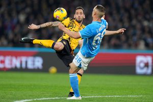 Azi se decide campioana în Italia: meciurile Napoli - Cagliari și Como - Inter se joacă la aceeași oră! Îi pun piedică lui Napoli românii Răzvan Marin și Florinel Coman? » Cele mai tari statistici