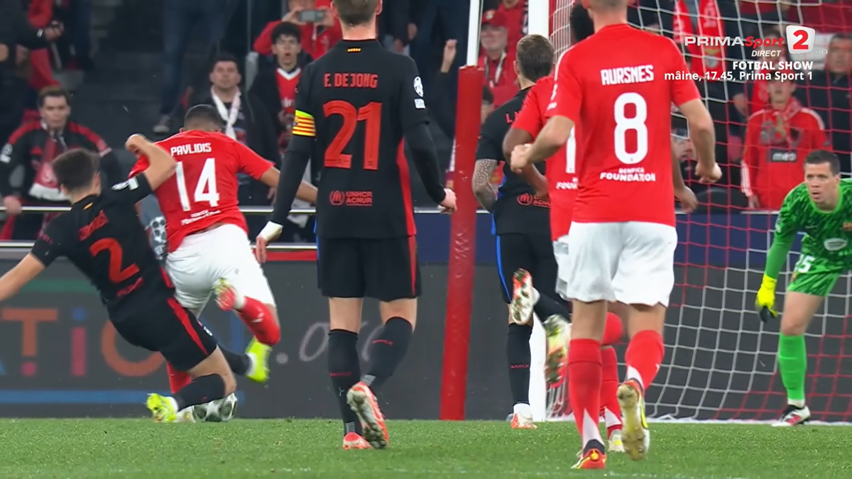 Cartonașul roșu obținut de Cubarsi, în meciul Benfica - Barcelona