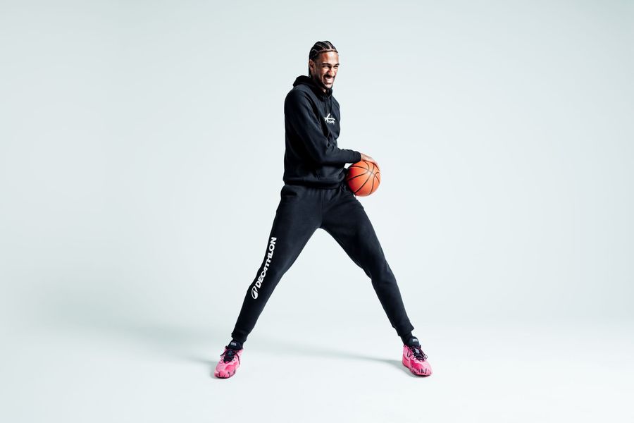 DECATHLON anunță parteneriatul cu Alex Sarr, noua vedetă a echipei Washington Wizard