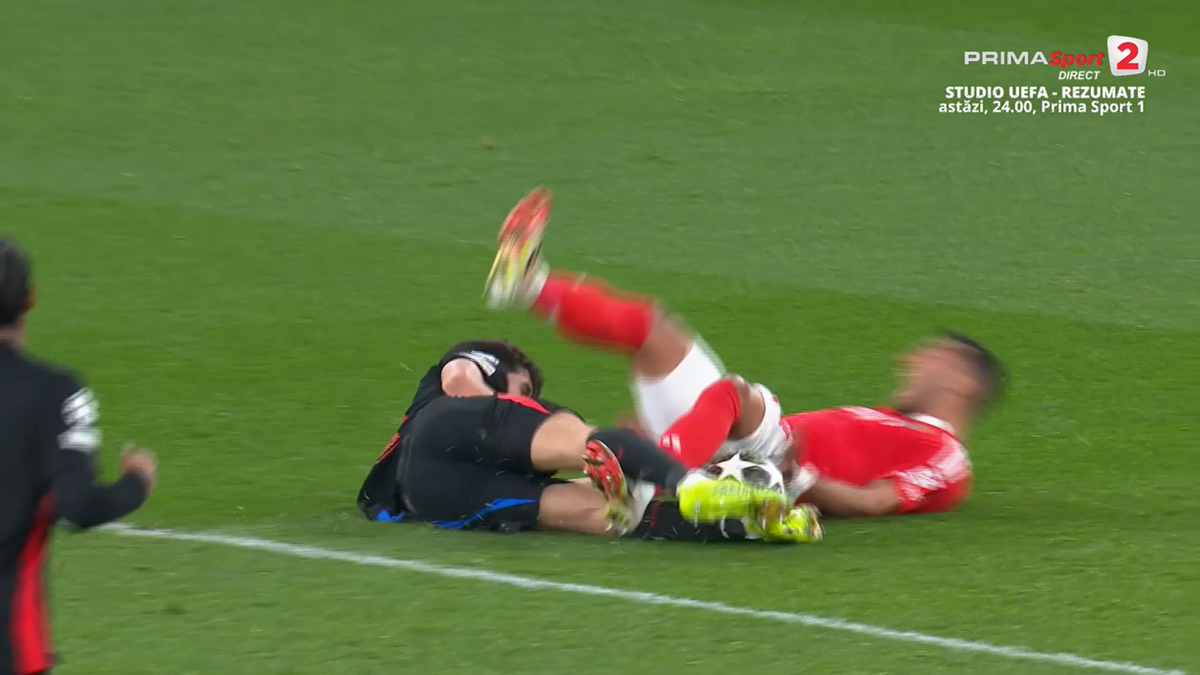 Cartonașul roșu obținut de Cubarsi, în meciul Benfica - Barcelona