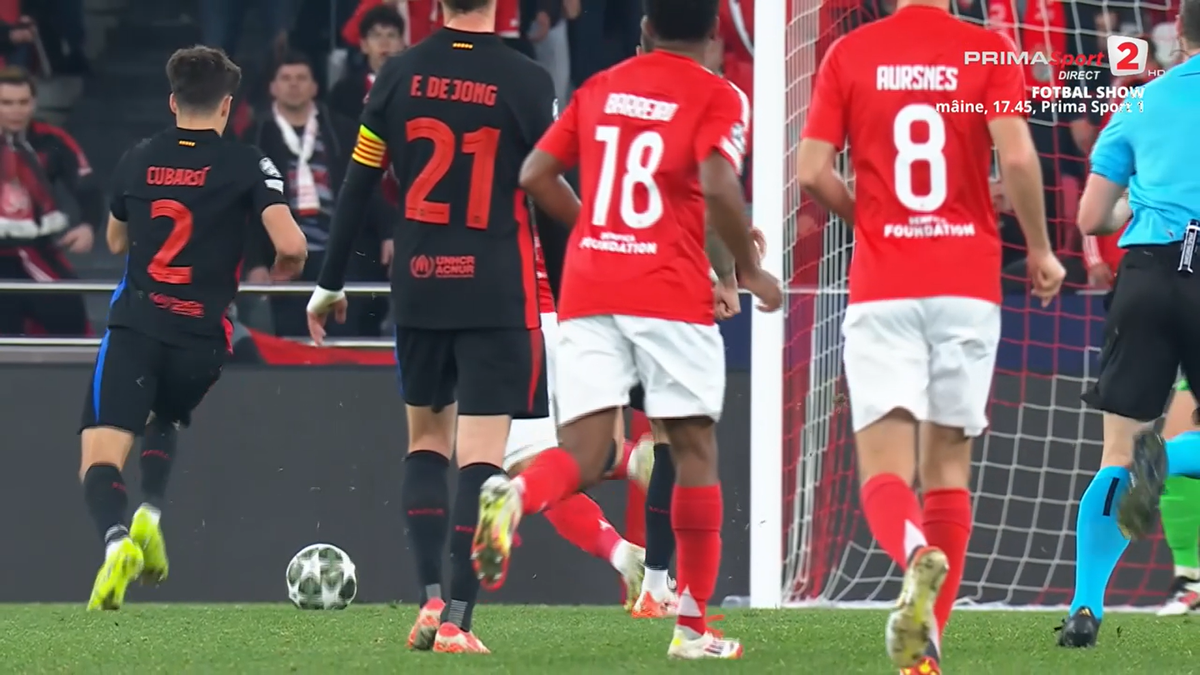 Cartonașul roșu obținut de Cubarsi, în meciul Benfica - Barcelona