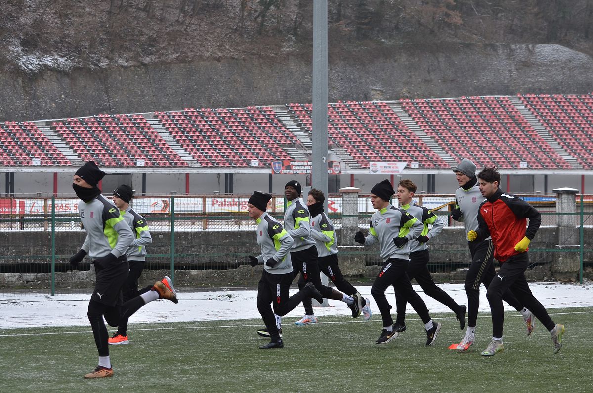 Funcționează! Clubul din Liga 2 a efectuat primul antrenament în nocturnă, urmează marele moment