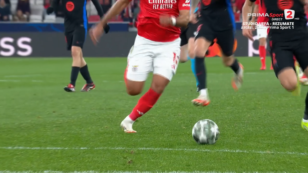 Cartonașul roșu obținut de Cubarsi, în meciul Benfica - Barcelona
