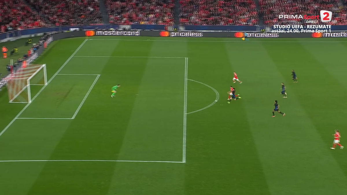 Cartonașul roșu obținut de Cubarsi, în meciul Benfica - Barcelona