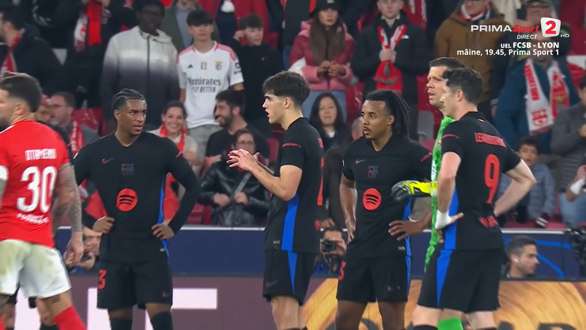 Cartonașul roșu obținut de Cubarsi, în meciul Benfica - Barcelona