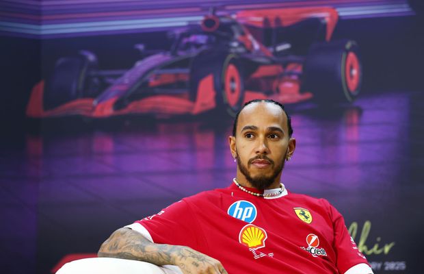 Prima cursă pentru Ferrari îi amintește lui Lewis Hamilton de debutul în F1 din 2007