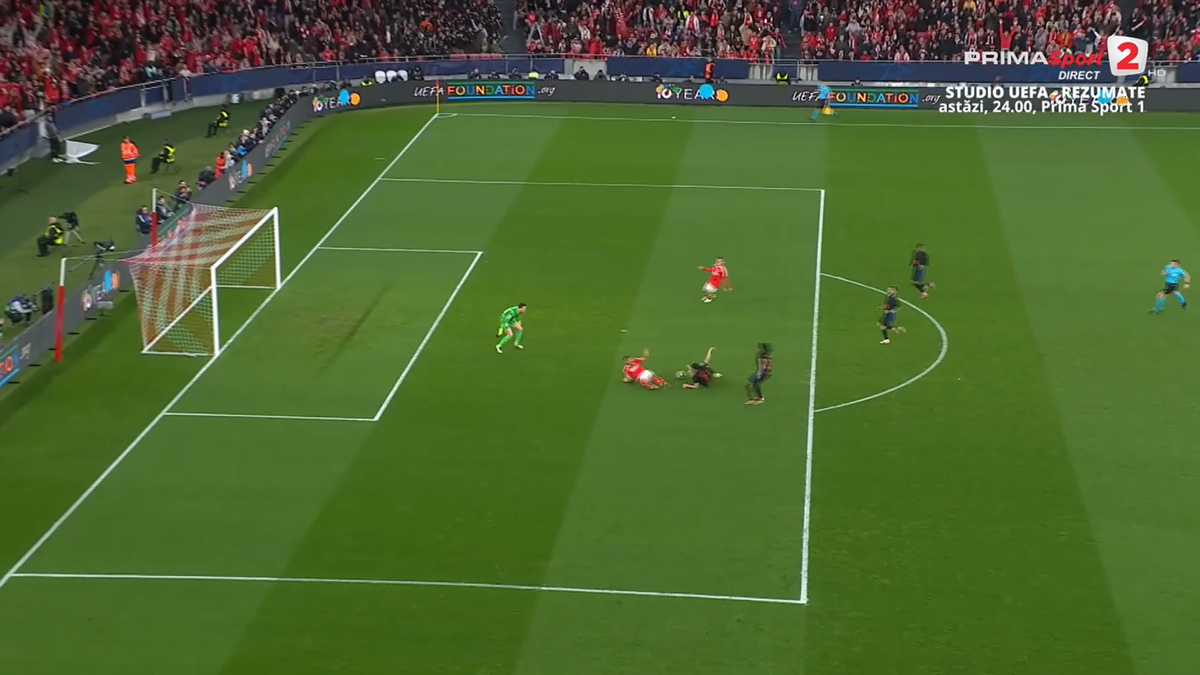 Cartonașul roșu obținut de Cubarsi, în meciul Benfica - Barcelona