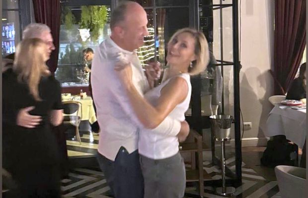 Imagini tari de la petrecerea lui Marius Șumudică » Diana Șucu, impresionată pe ring de antrenorul Rapidului: „Are ritmul în sânge”