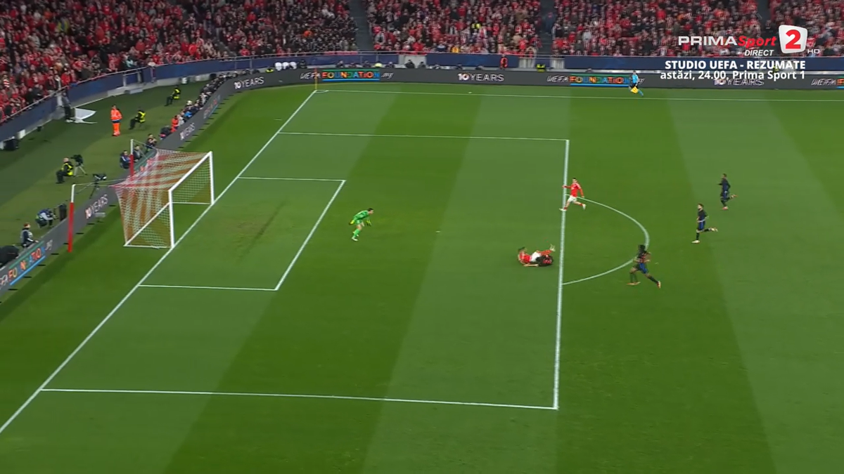 Cartonașul roșu obținut de Cubarsi, în meciul Benfica - Barcelona