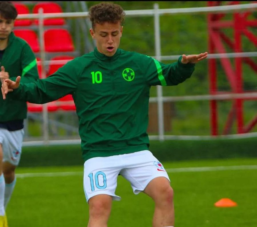 Luca Manolache la un antrenament cu FCSB. Foto: arhiva fam. Manolache Confesiuni tulburătoare ale părinților lui Luca Manolache: „Mai bine nu mai auzeam deloc acea voce speriată!” + Ultimele cuvinte pe care i le-a spus mamei și cauza rară a decesului