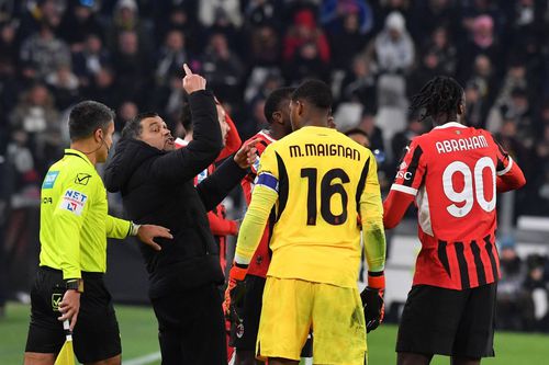 Sergio Conceicao este nemulțit de randamentul lui Mike Maignan, căruia i s-a mărit salariul, dar nu „livrează” în schimb destule gafe / Foto: Imago