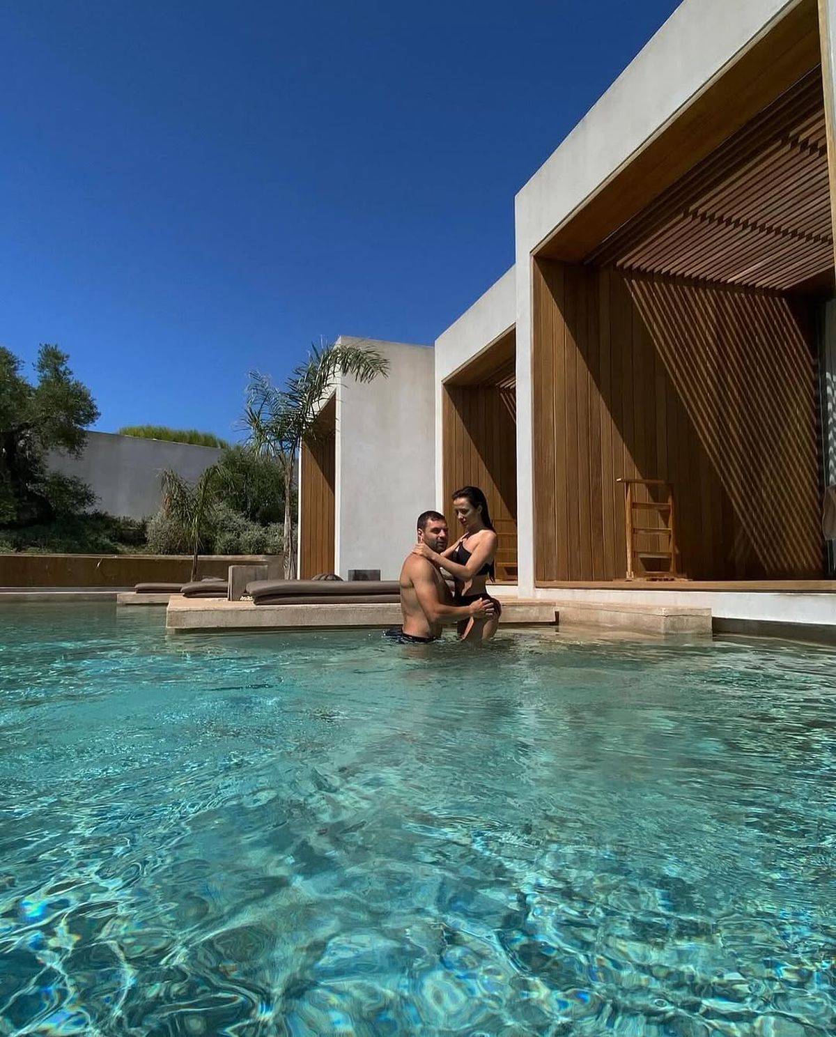 GALERIE FOTO Ea e BOMBA sexy pentru care Adi Popa a divorțat! Imagini incendiare din vacanță, de pe o insulă pustie