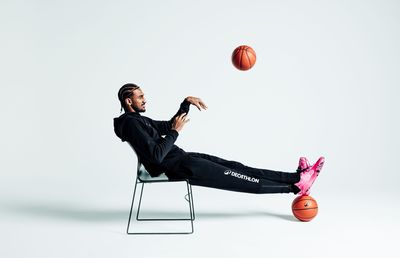 DECATHLON anunță parteneriatul cu Alex Sarr, noua vedetă a echipei Washington Wizard