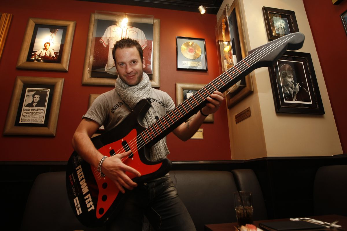 A rezistat doar un an la granzii din București și e și acum mirat de ce a putut să trăiască în România: „Cât pentru a scrie o carte!”