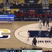 Bătaie generală între baschetbaliste pe teren / foto: X @TheFieldOf68