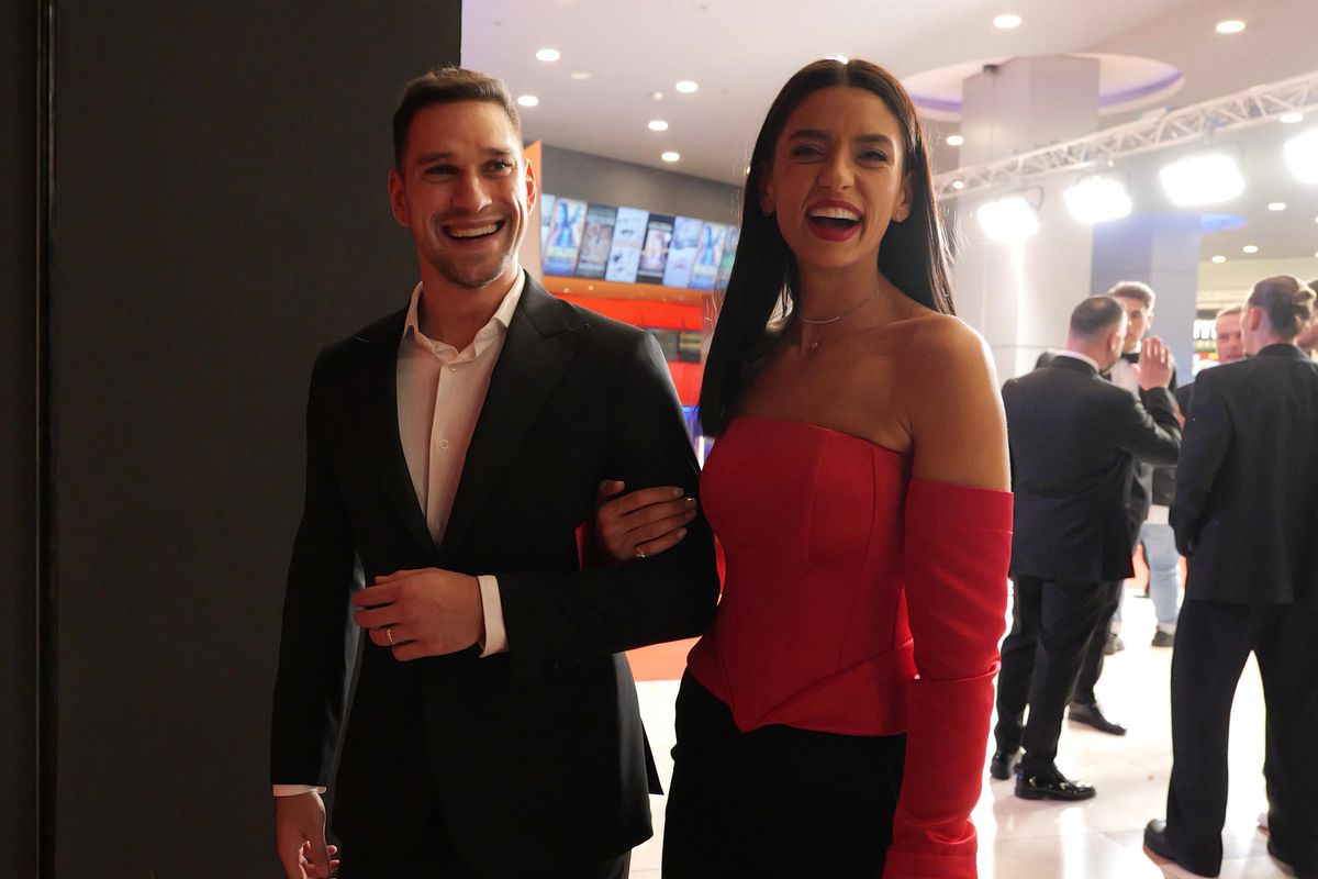 Apariție rară: Gică Craioveanu, alături de noua iubită, la lansarea filmului în care joacă rolul unui senator