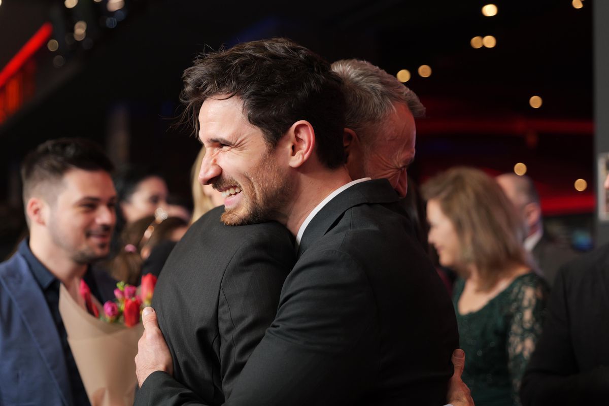 Apariție rară: Gică Craioveanu, alături de noua iubită, la lansarea filmului în care joacă rolul unui senator