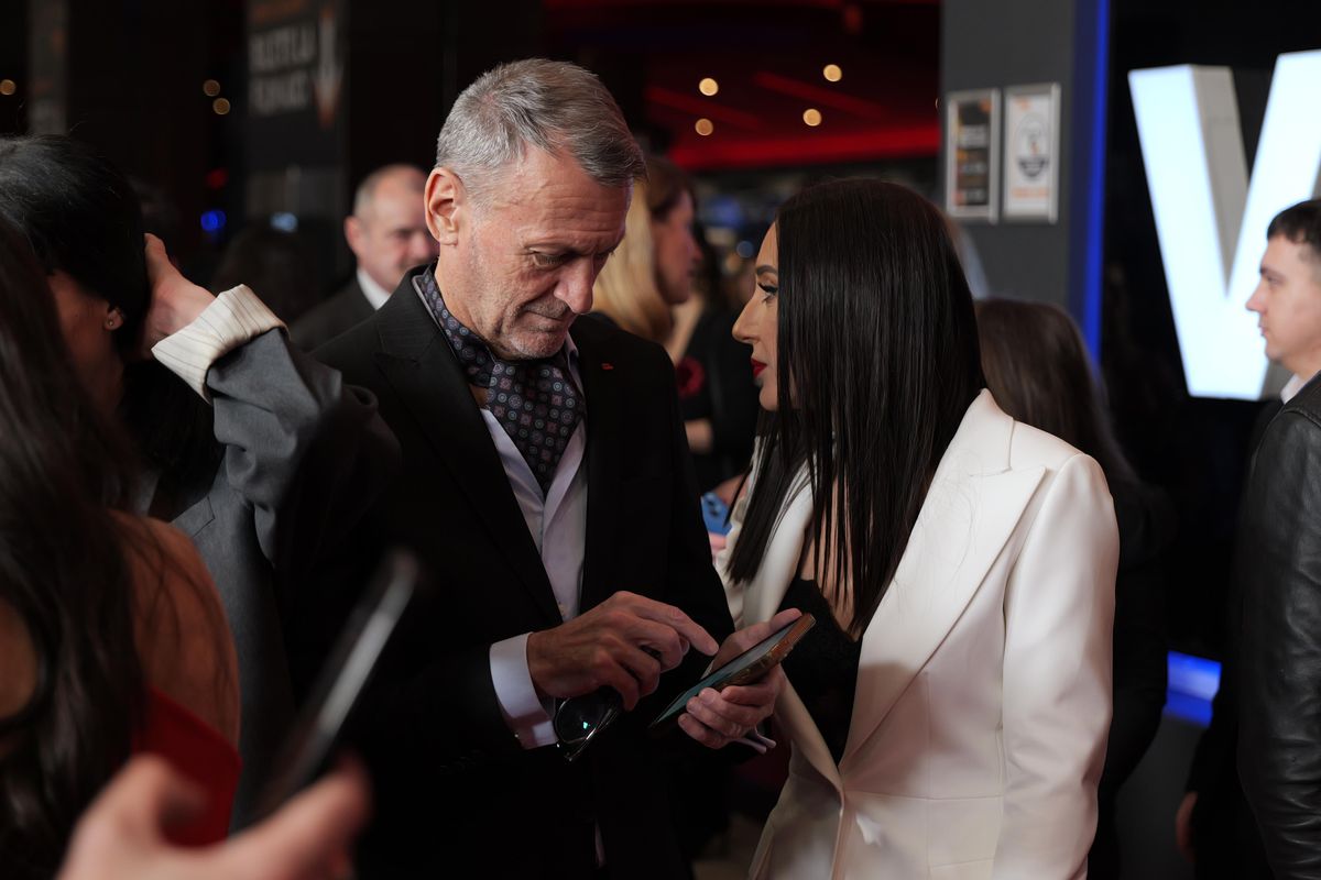 Gică Craioveanu, alături de noua iubită în sala de cinema pentru lansarea filmului în care joacă