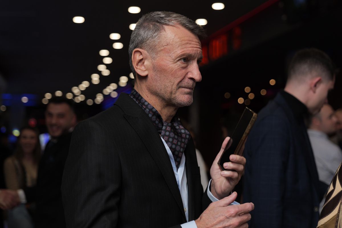 Gică Craioveanu, alături de noua iubită în sala de cinema pentru lansarea filmului în care joacă