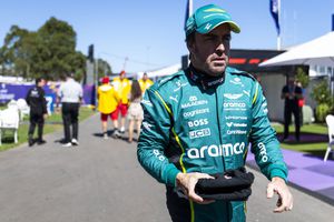 Dezvăluiri șocante de la Aston Martin: „Alonso nu putea conduce mai multe tururi fără a risca leziuni permanente la mâini!”