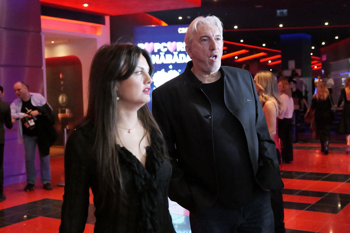 Apariție rară: Gică Craioveanu, alături de noua iubită, la lansarea filmului în care joacă rolul unui senator