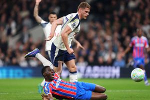 Două goluri și o eliminare în Tottenham - Crystal Palace » De ce Radu Drăgușin nu este nici măcar rezervă la Londra