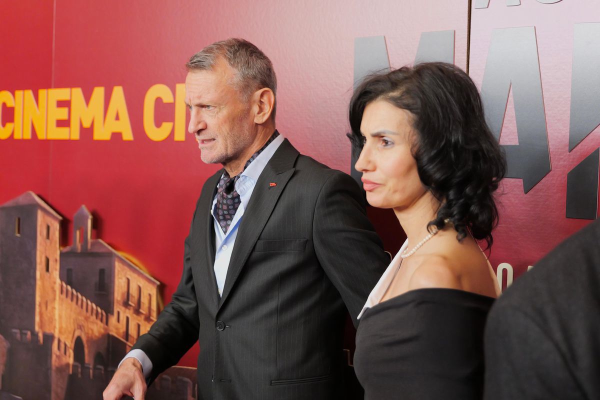 Gică Craioveanu, alături de noua iubită în sala de cinema pentru lansarea filmului în care joacă
