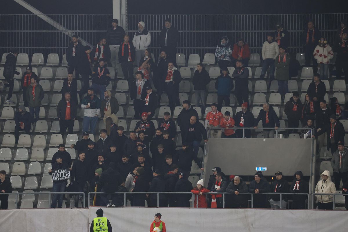 Protest generalizat la Dinamo - Metalul Buzău: de la ce a pornit gestul radical al ultrașilor