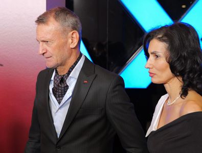 Apariție rară: Gică Craioveanu, alături de noua iubită, la lansarea filmului în care joacă rolul unui senator