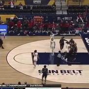 Bătaie generală între baschetbaliste pe teren / foto: X @TheFieldOf68