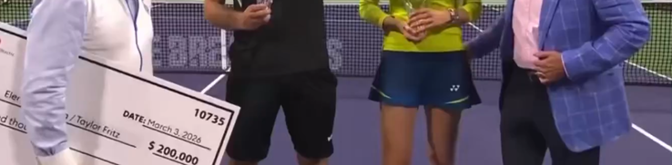 Un oficial a atins-o nepotrivit pe Elena Rybakina / foto: X