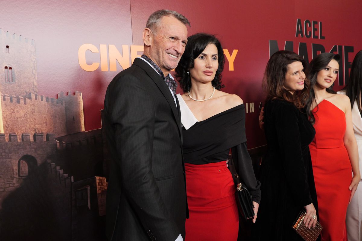 Gică Craioveanu, alături de noua iubită în sala de cinema pentru lansarea filmului în care joacă