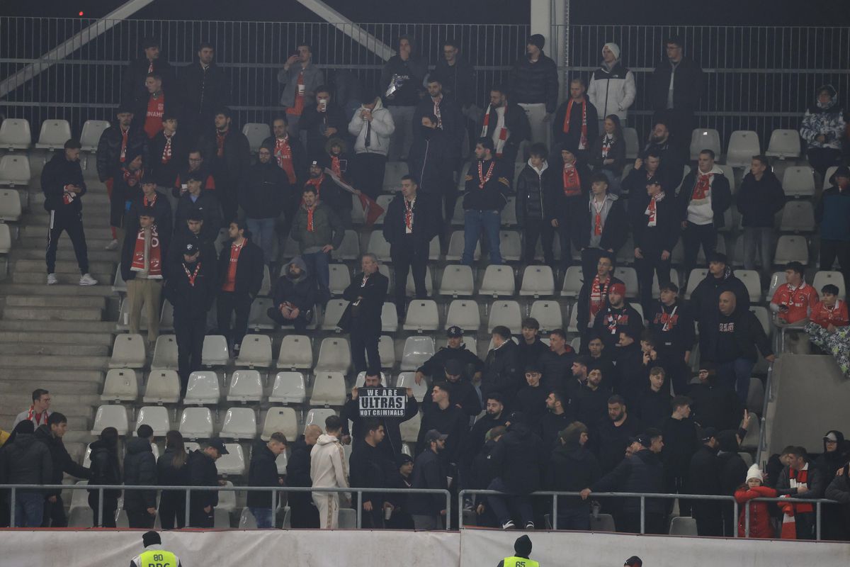 Protest generalizat la Dinamo - Metalul Buzău: de la ce a pornit gestul radical al ultrașilor