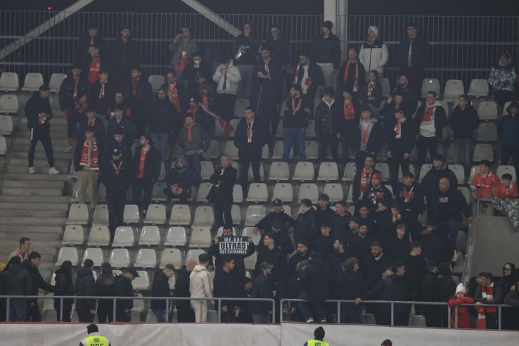 Ultrașii din PCH au părăsit stadionul la Dinamo - Metalul Buzău / Foto: Ionuț Iordache (GSP)