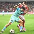 Mark Țuțu, în duel cu Alexandru Musi, în Dinamo - UTA/ FOTO Imago Images