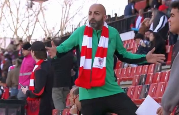 Suporterul celebru a slăbit aproape 40 de kilograme pentru a purta tricoul primit de la un fotbalist