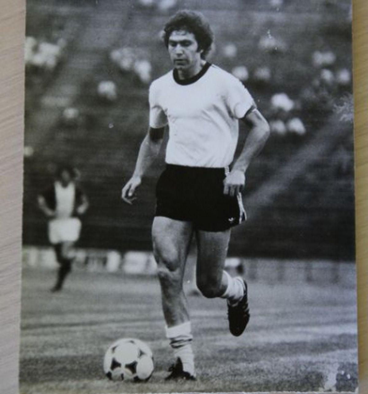 RETRO GSP. 42 de ani de la debutul în națională al lui Aurel Rădulescu, cel ce trebuia să fie mai bun decât Hagi. Și care a sfârșit stupid, sub roțile trenului, după o șuetă cu o blondă