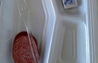 CORONAVIRUS. Imagini neverosimile dintr-un spital din România: „micul dejun” primit de pacienții infectați cu COVID-19