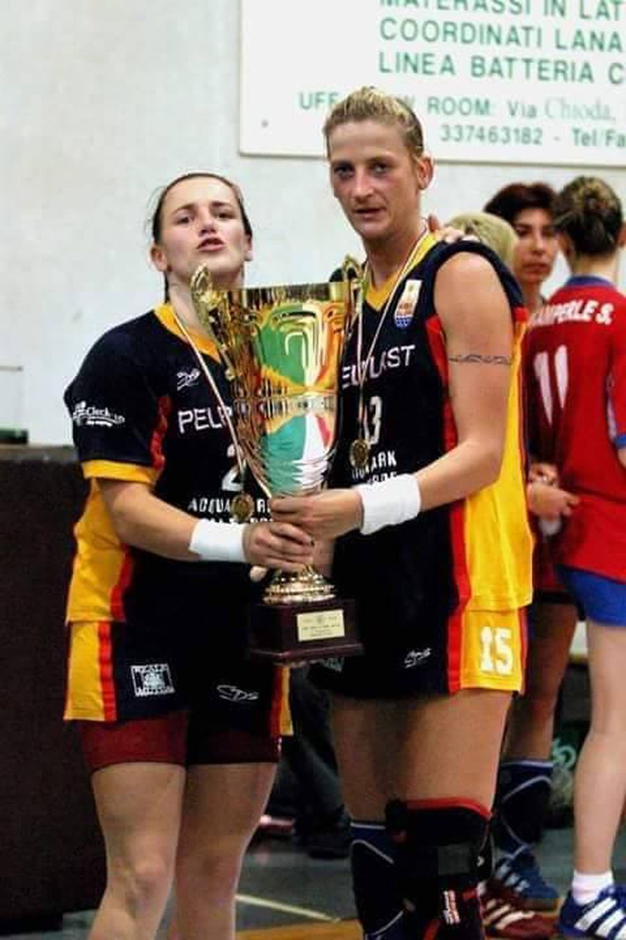 Roxana Gheorghiu, dreapta