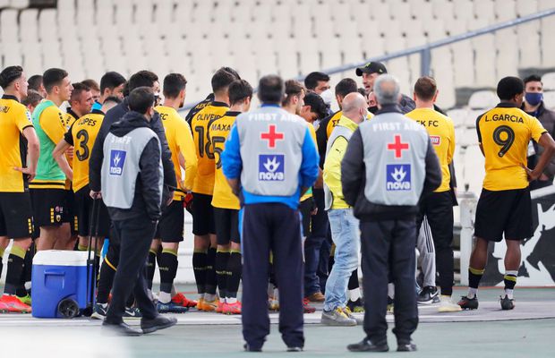 UPDATE Nedelcearu, în mijlocul unui scandal uriaș la AEK » Patronul s-a dus peste ei la hotel: „Ați făcut clubul de râs, idioților!”