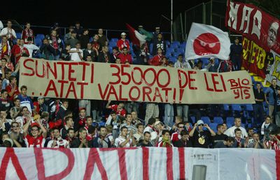 Au început șicanele! PCH îi ironizează pe ultrașii lui FCU Craiova, înaintea meciului direct » Azi a venit replica oltenilor: „Se ascund după perdelele geamurilor din autocar când intră în județ”