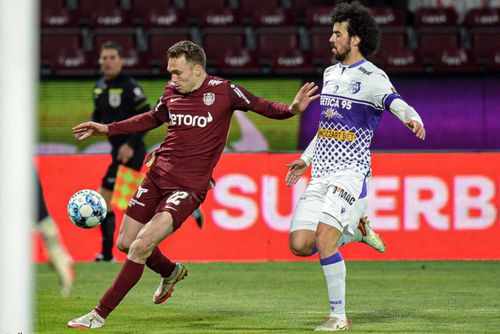 Faza de la primul gol: Debeljuh transformă în gol cadoul de la Joao Miguel. Foto: Facebook CFR Cluj
