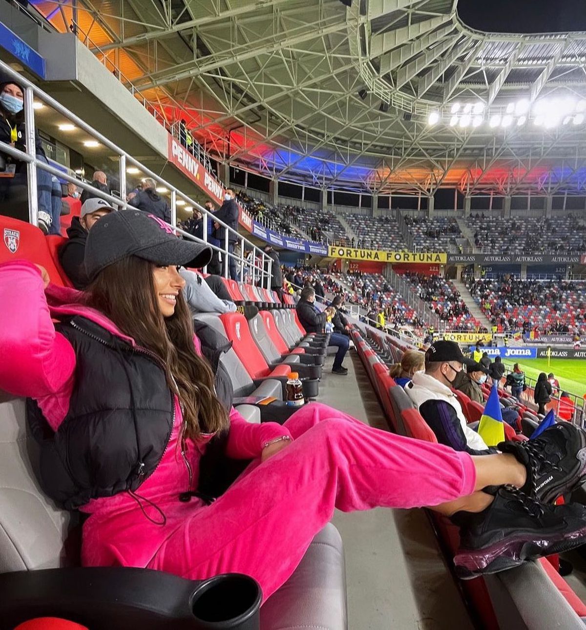 Neconvocat de către Iordănescu la EURO, a plecat cu soția în Grecia » Imagini senzaționale cu fosta gimnastă