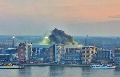 Haos total în Olanda! Feyenoord - Ajax, întrerupt după 21 de secunde din cauza torțelor + Oprit iar 45 de minute, după o bătaie generală