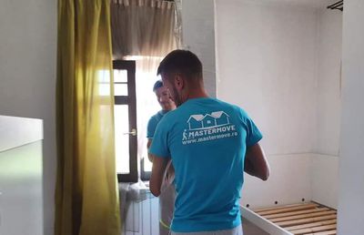 MASTERMOVE: 5 sfaturi de la profesioniști de care să ții cont când vrei să transporți mobilă