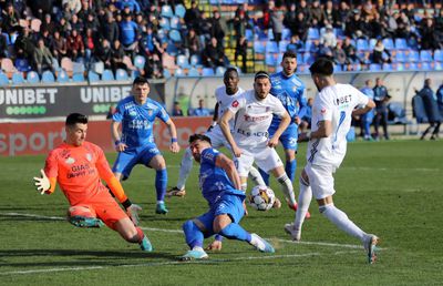 Analiza financiară pe acte oficiale în Liga 1 » PLAY-OUT: Toate echipele sunt pe deficit! FCU Craiova are cel mai slab management + UTA, lider la venituri din bilete