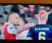 Haos total în Olanda! Feyenoord - Ajax, întrerupt după 21 de secunde din cauza torțelor + Oprit iar 45 de minute, după o bătaie generală