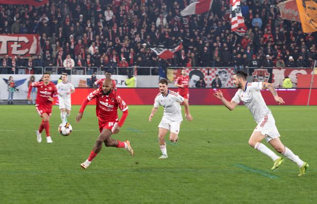 Dinamo se bazează pe al 12-lea jucător la Galați! Anunț oficial
