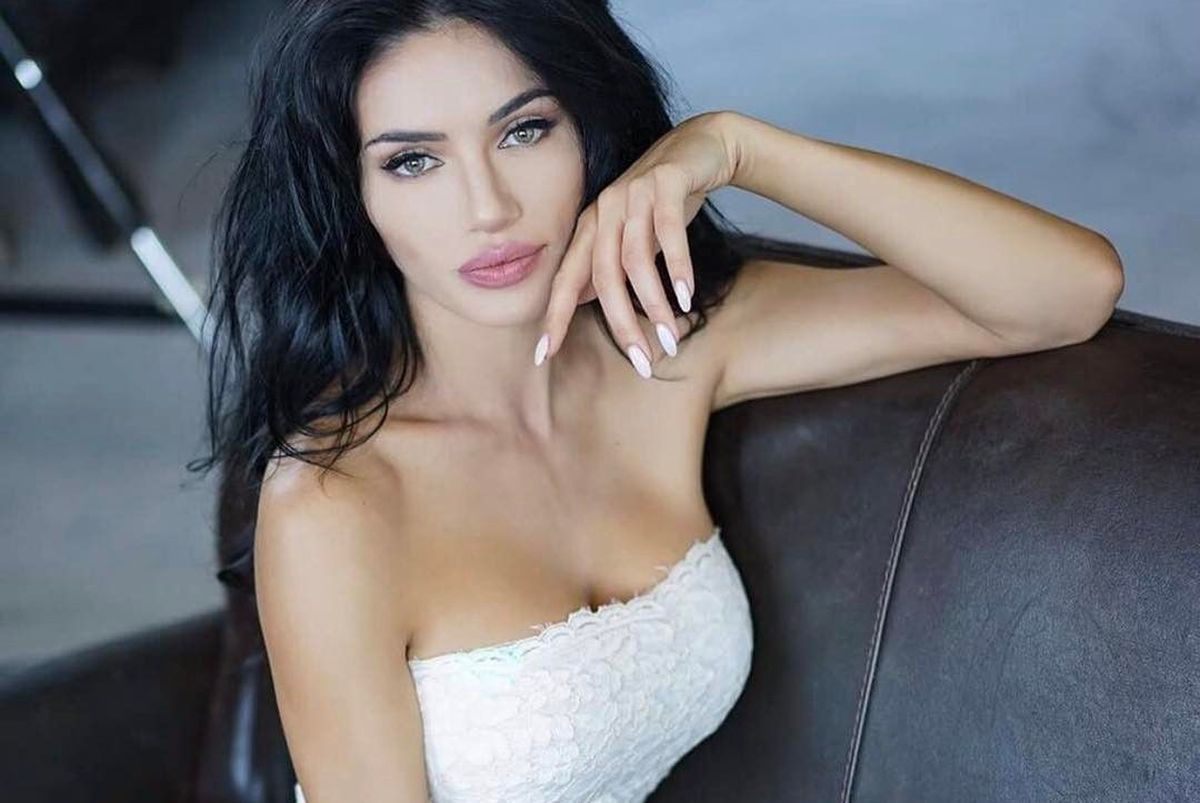 Vedeta din Pașcani, părăsită de iubitul celebru după ce a lăsat-o însărcinată și i-a oferit un Ferrari de 250.000 de euro? El a apărut cu fosta logodnică